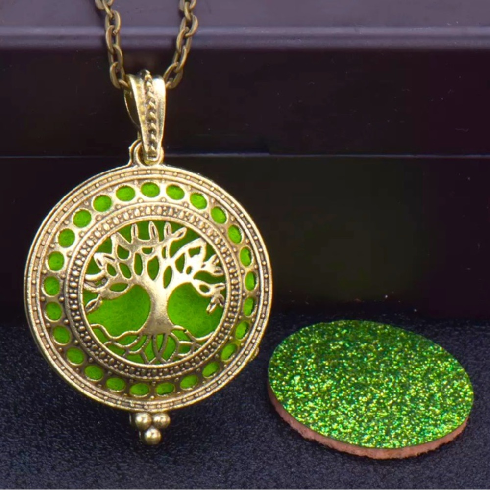 Zinc Alloy Tree Of Life Vintage Aromatherapy Diffuser Pendant Locket Necklace